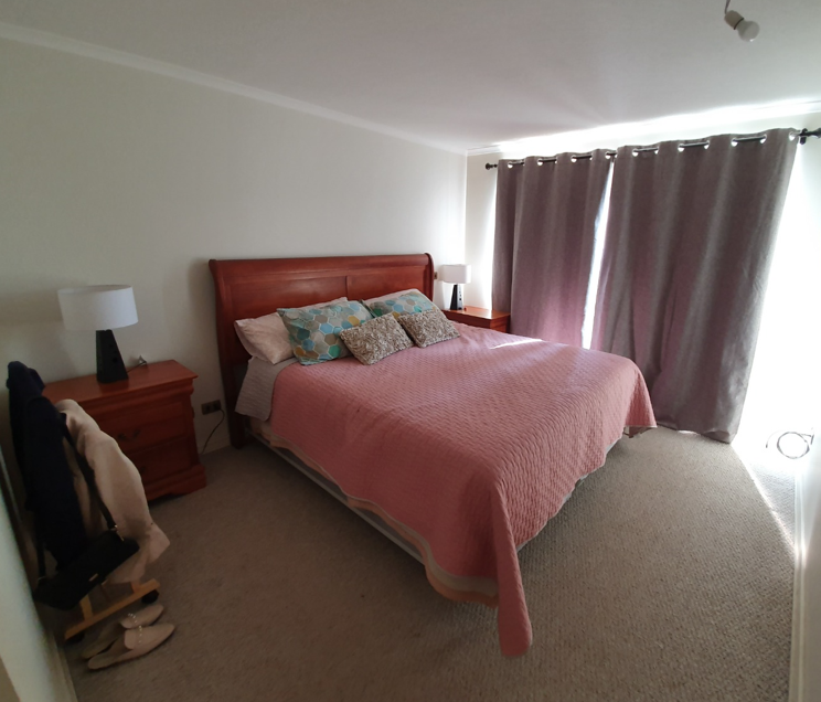 Dormitorio con piso nuevo